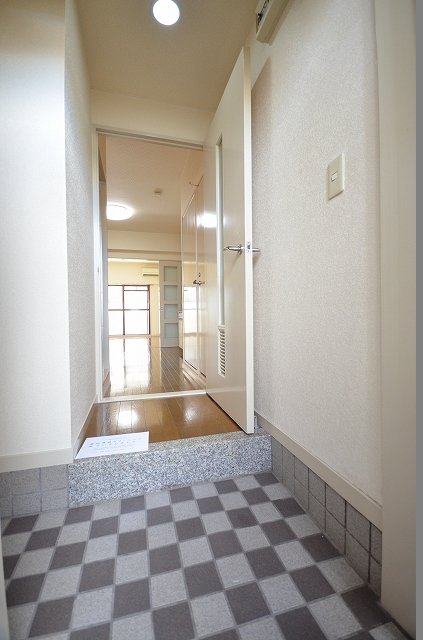 玄関　写真は別号室のものです。