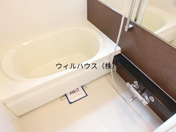 バス・シャワールーム　浴室乾燥機、追い焚き機能付きバス！