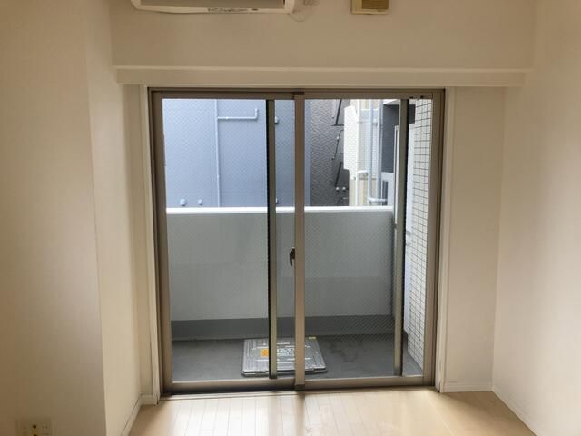 居室・リビング　■エアコン■24時間換気システム■ダウンライト■２面採光