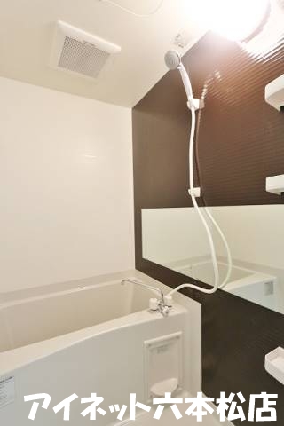 バス・シャワールーム　一日の疲れはこちらで癒やして下さい