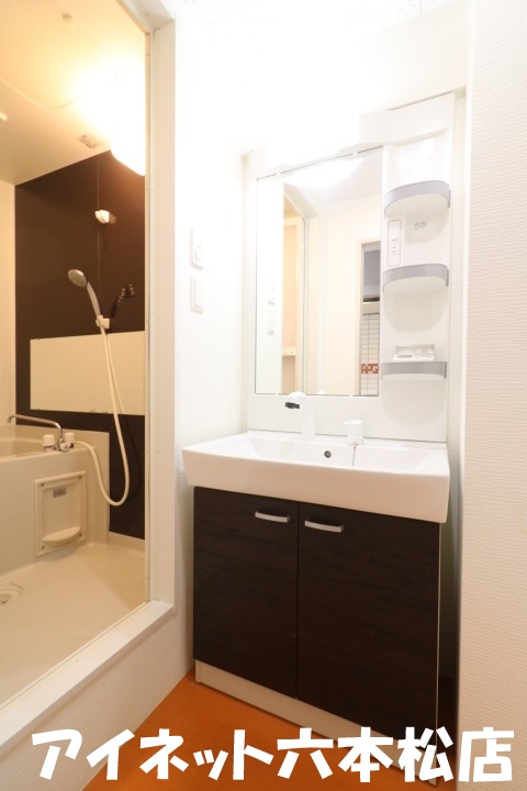 洗面設備　毎朝の身支度はこちらでどうぞ