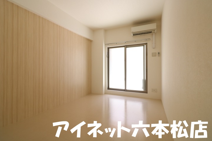 居室・リビング　明るい印象の室内です