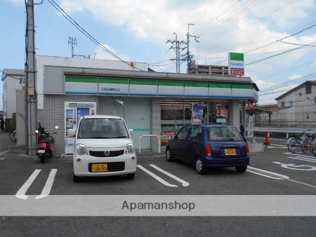 コンビニ　ファミリーマート（コンビニ）まで771m