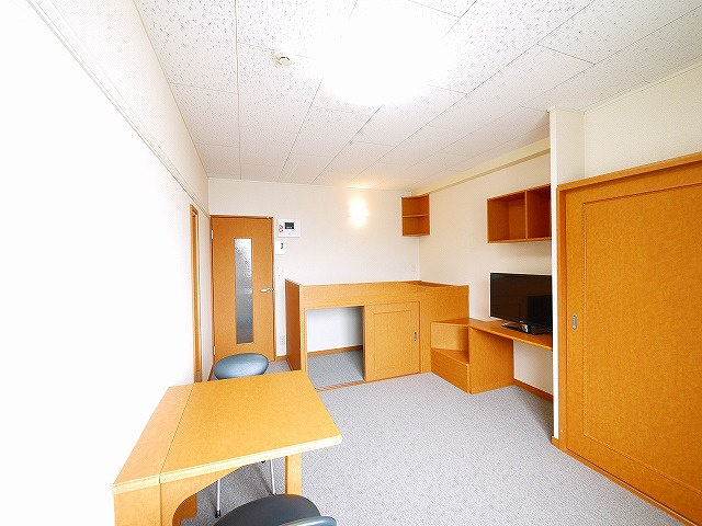 居室・リビング　こちらの居間で趣味の時間をお楽しみください