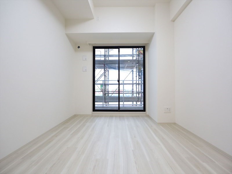 居室・リビング　洋室9.1帖　システムキッチン　エアコン完備　バルコニー