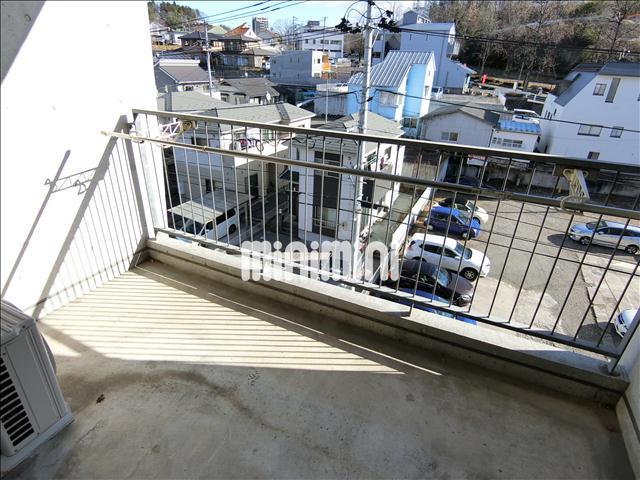 バルコニー　奥行のあるベランダ。４階のお部屋です。