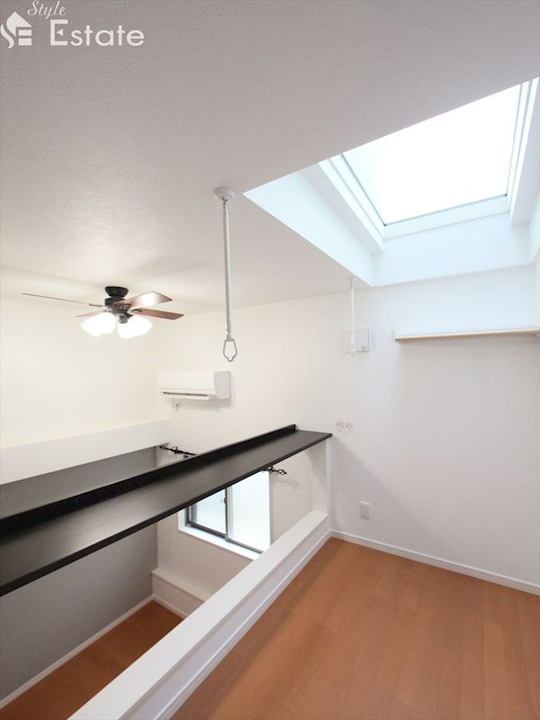 バルコニー　室内干し