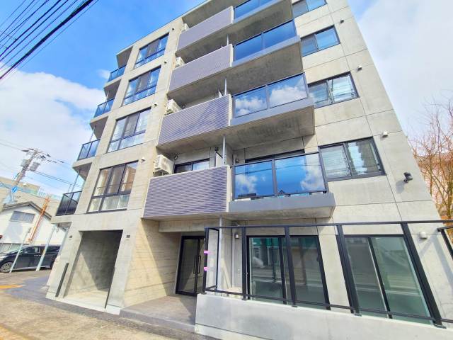 建物外観　42平米大型1LDKです♪