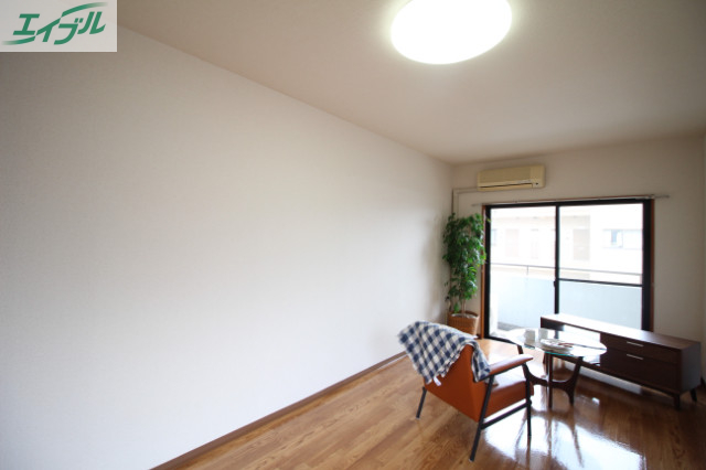 居室・リビング　同タイプのお部屋の写真です