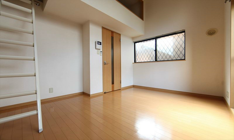 居室・リビング　６帖の洋室　ロフト付