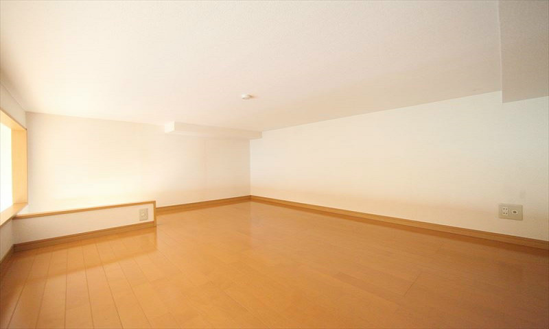 その他部屋・スペース　広々ロフト！コンセントもあります。