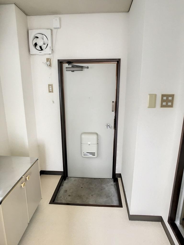 玄関　※他室参照