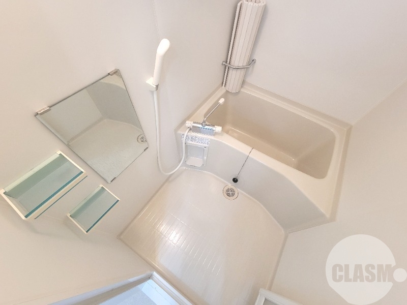 バス・シャワールーム　キレイにリフォームされています♪