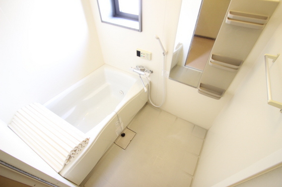 バス・シャワールーム　※別部屋の写真です