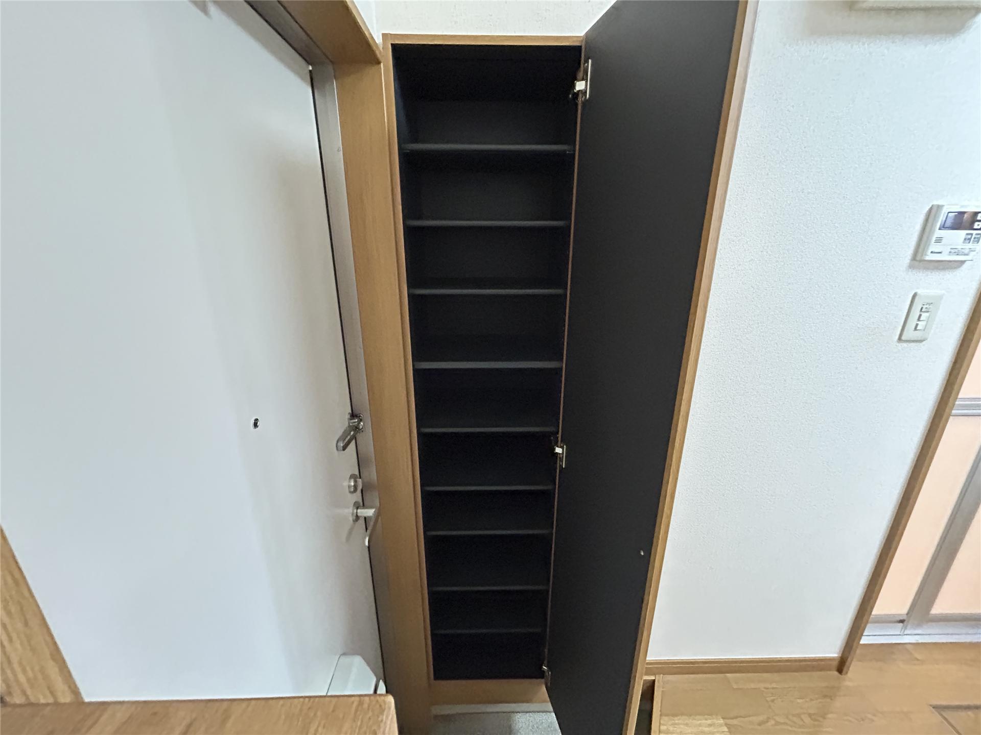 玄関　シューズボックス付きの玄関です(別部屋参考写真)