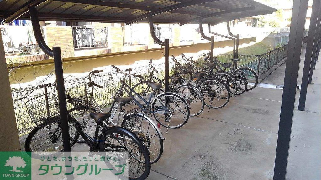 その他　屋根付き駐輪場