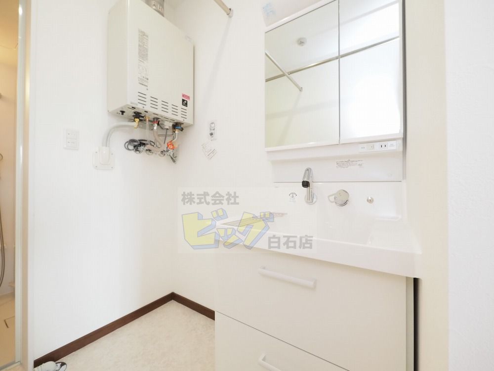 洗面設備　人気の設備シャンプードレッサーを完備しています♪