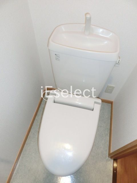 トイレ　暖房便座付きのトイレ