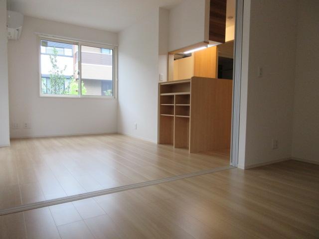 居室・リビング　10.1帖のきれいなLDK。