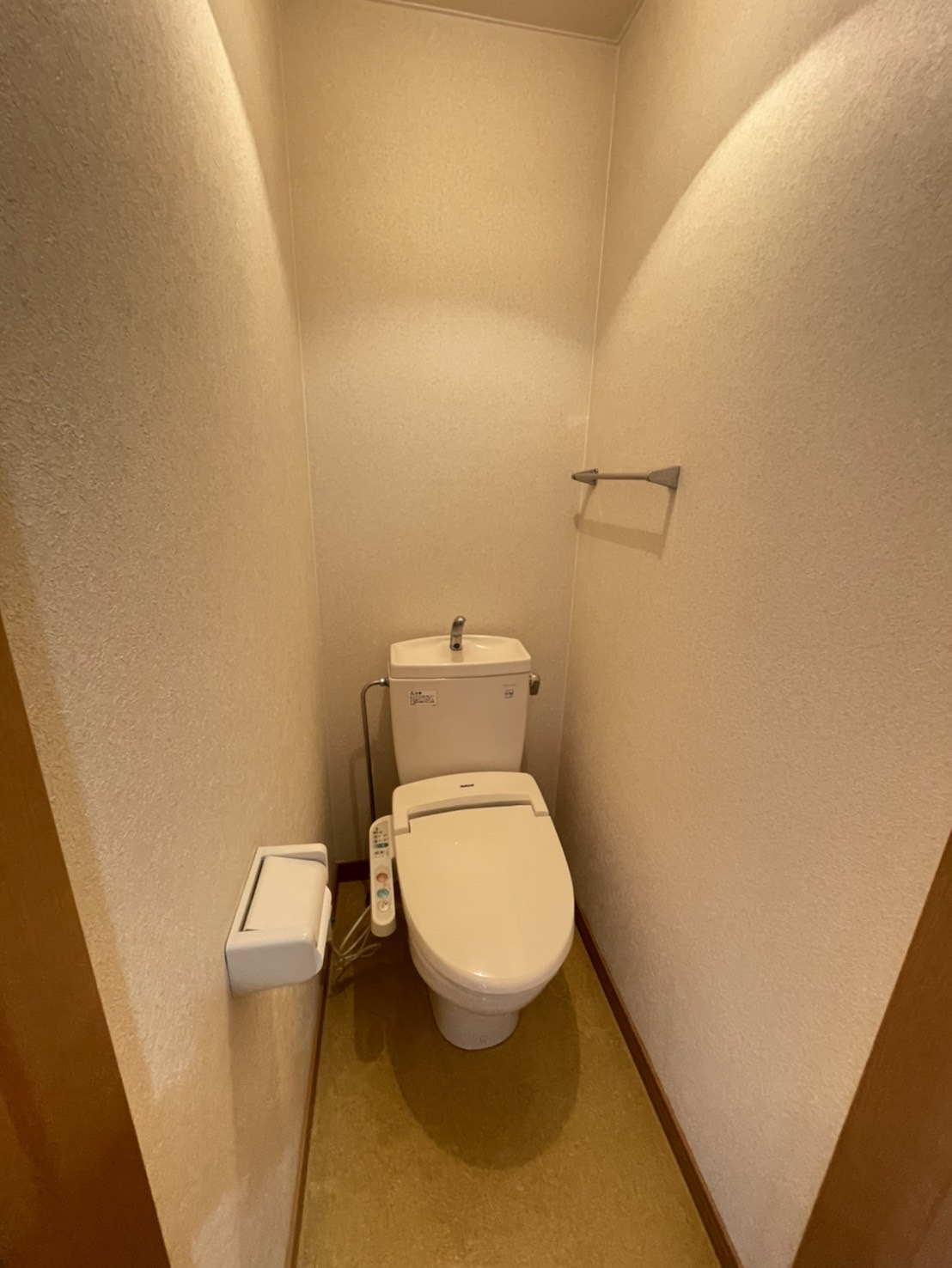 トイレ　他号室のお写真です。参考にご覧ください。