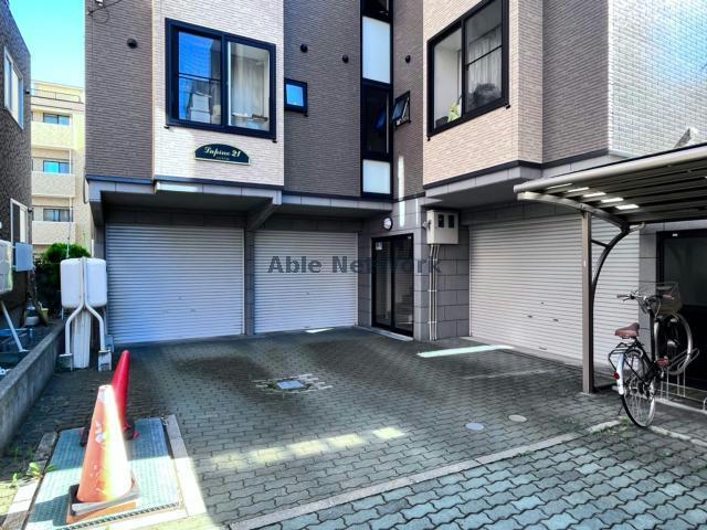 駐車場　駐車場