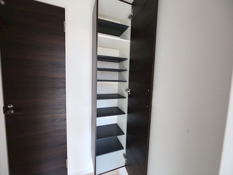 玄関　玄関　シューズボックス付（収納充実してます）