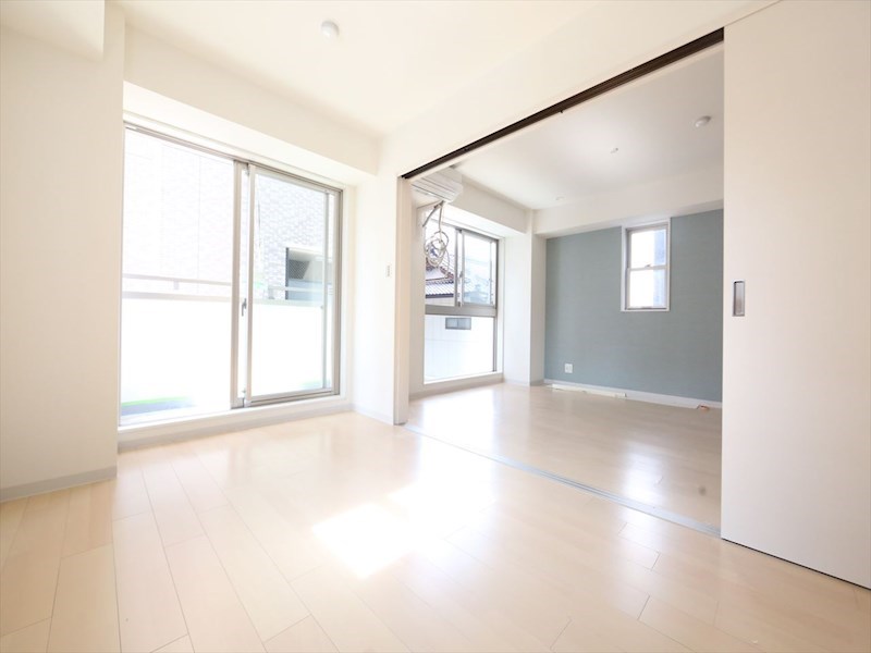 バルコニー　ＬＤＫ13.6帖　洋室6帖　つなげても仕切っても使えます