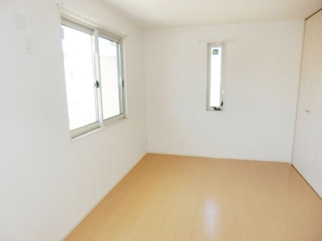 その他部屋・スペース　二面採光で明るいお部屋です