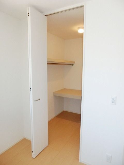 収納　大きなウォークインクローゼットです！