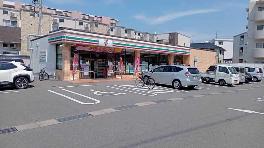 コンビニ　セブン－イレブン福岡宮竹小前店（コンビニ）まで373m