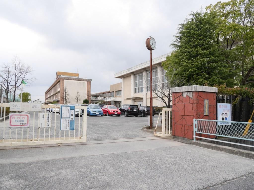 中学校　佐賀市立 鍋島中学校（中学校）まで600m