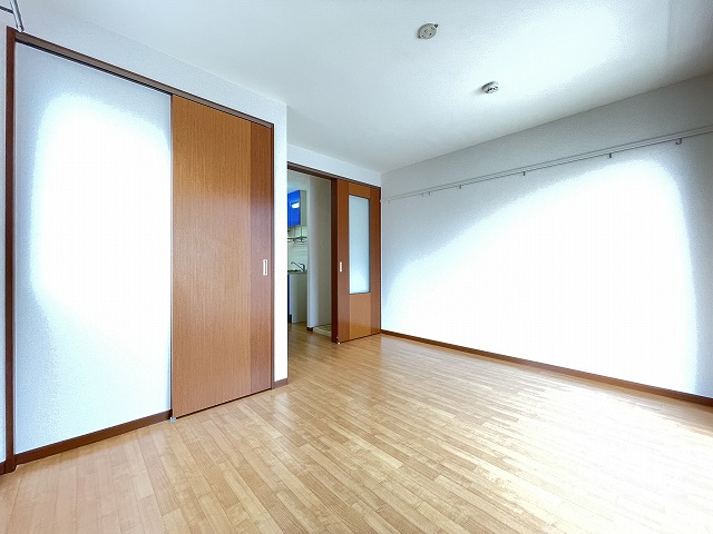 その他部屋・スペース　南東向き洋室6.5帖☆ウォークインクローゼットがあります♪お