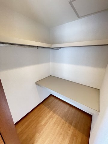 収納　洋室6.5帖のお部屋にあるウォークインクローゼットです♪たっ