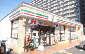 コンビニ　セブン－イレブン　栗東駅前店（コンビニ）まで687m
