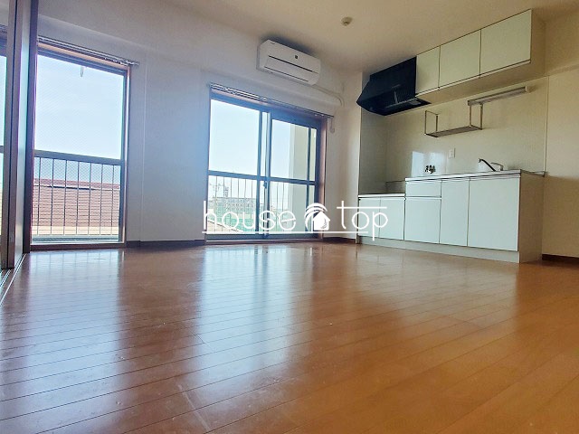 居室・リビング　テーブルやソファーなど設置可能