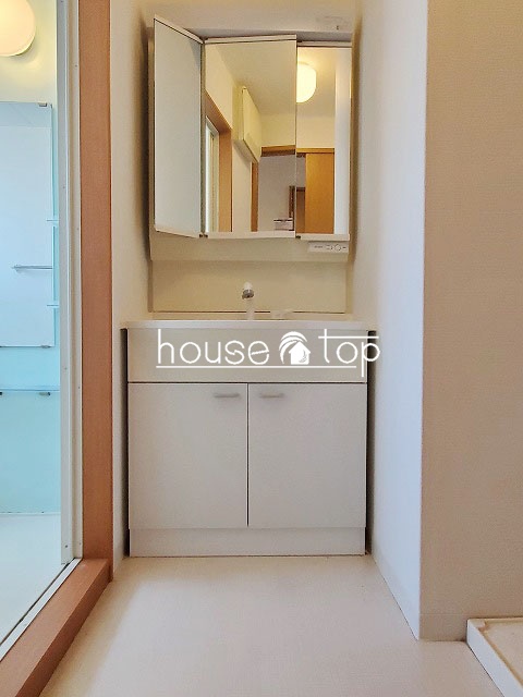 洗面設備　洗面化粧台完備