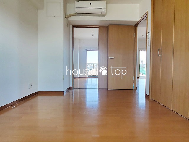 その他部屋・スペース　6帖の洋室にエアコン完備