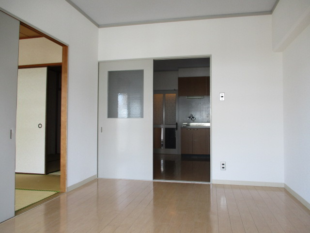 居室・リビング　きれいなお部屋です