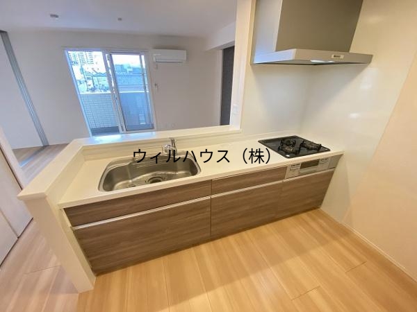 キッチン　３口コンロ付きシステムキッチン！