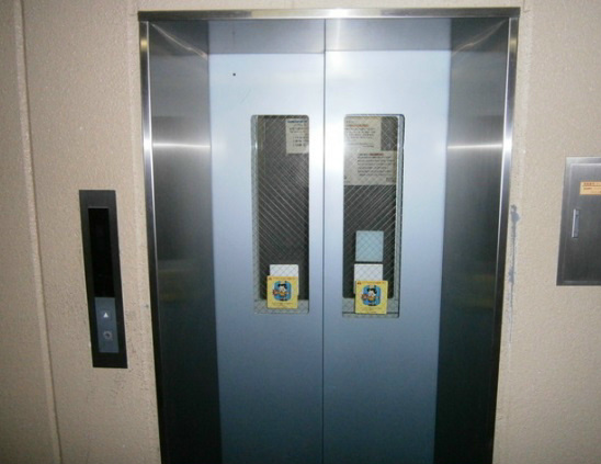 ロビー　エレベーター