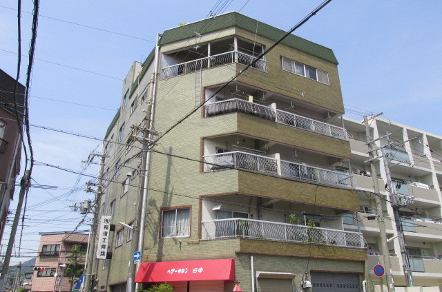 建物外観　バルコニーに特徴のあるマンションです。