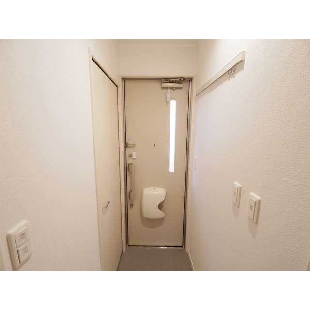 玄関　※建築中の為イメージ写真使用