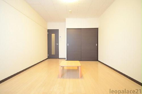 居室・リビング　実際のお部屋と異なる場合がございます。