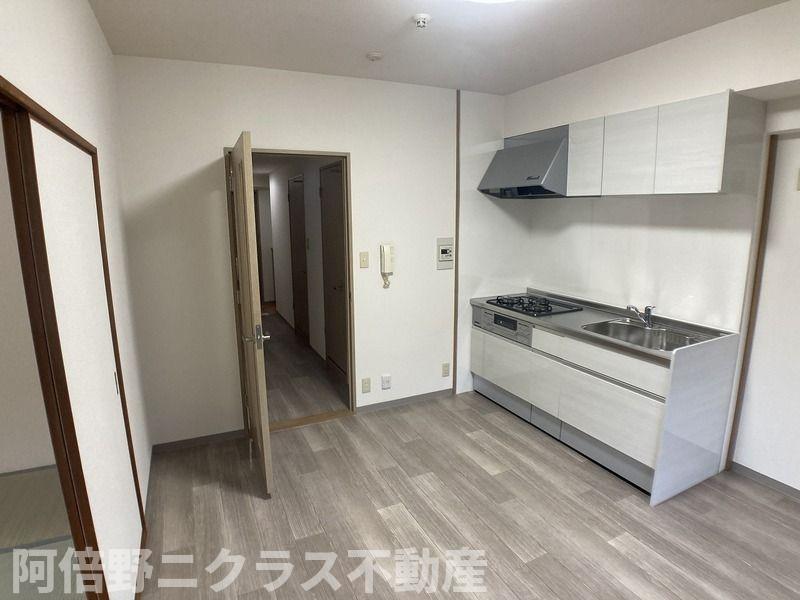 居室・リビング　内装は別部屋の参考写真です。