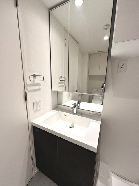 トイレ　※写真は同タイプ住戸です。