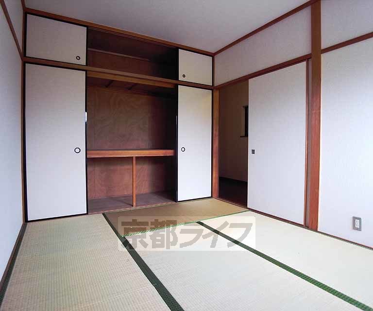 居室・リビング　落ち着きのあるお部屋ですね。