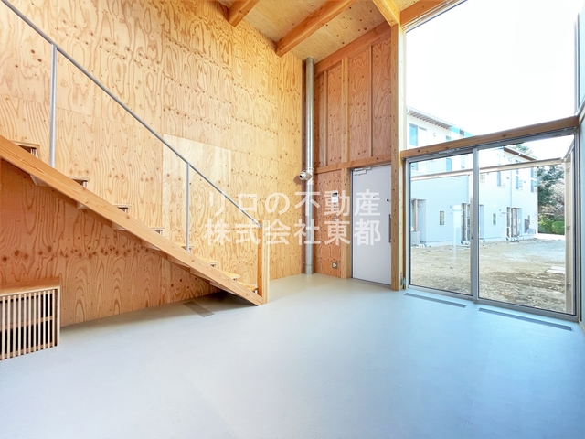 居室・リビング　採光と通風に優れた、開放感溢れるリビング♪