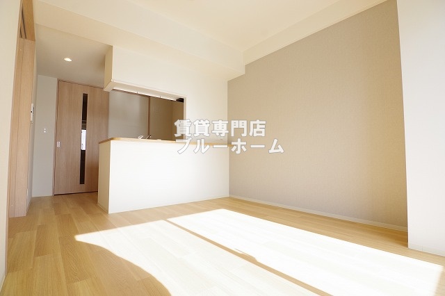 居室・リビング　9.8帖の広いリビングです！