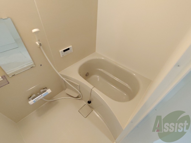 バス・シャワールーム　浴室は綺麗で追い焚きも付いて気持ちよくお過ごしいただけます。