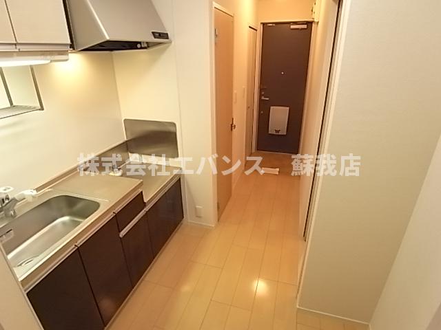 キッチン　コンパクトなキッチンで掃除もラクラク